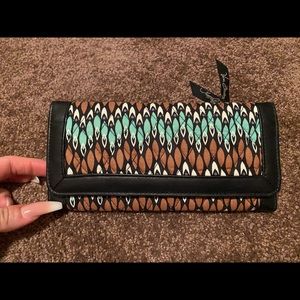 Vera Bradley Wallet - Magnetic Closure